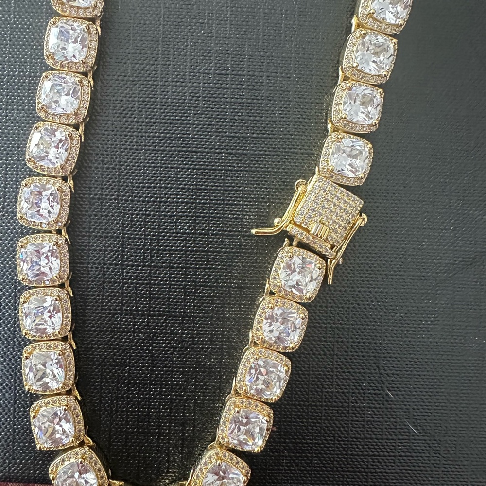 Luxurious Gold and Silver Women's Necklace